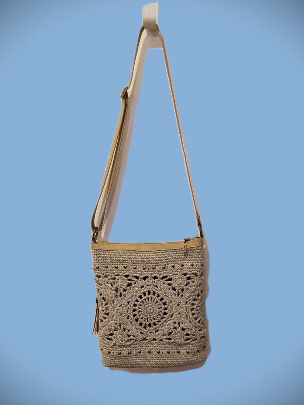 The Sak Lucia Crocheted Medallion Crossbody bag in Natural - Picture 7 of 12